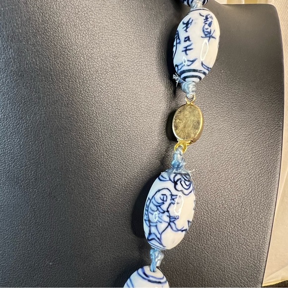Vintage Blue & White Porcelain Bead Chinese Import Necklace w/ Fish Design - Picture 5 of 6